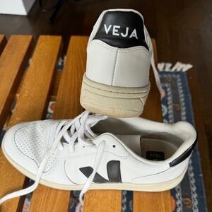 Veja V-10 Size 9.5 Euro 41, LIKE NEW